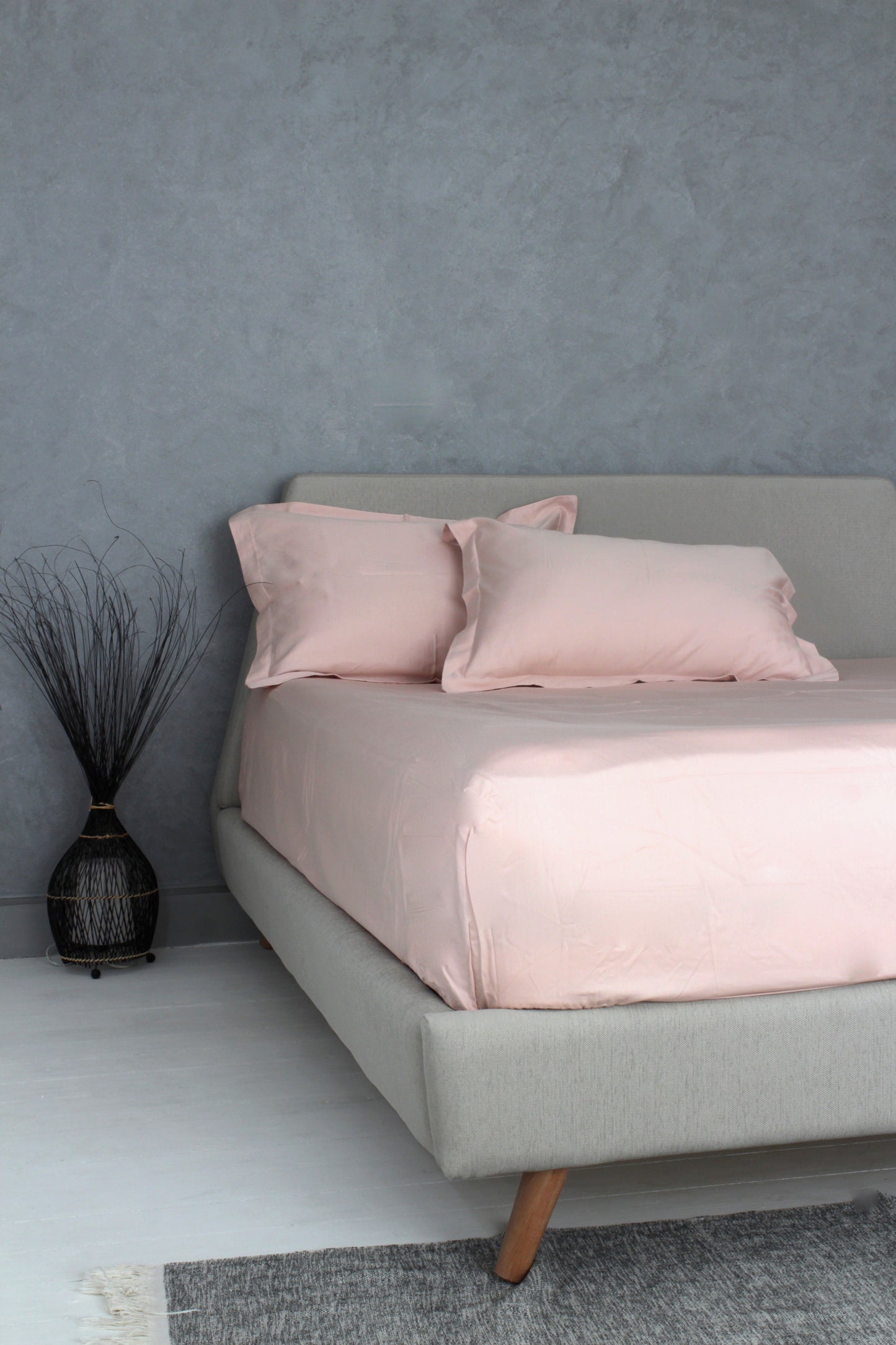 Cotton Sateen Minimalist Fitted Sheet Set Pale Rose