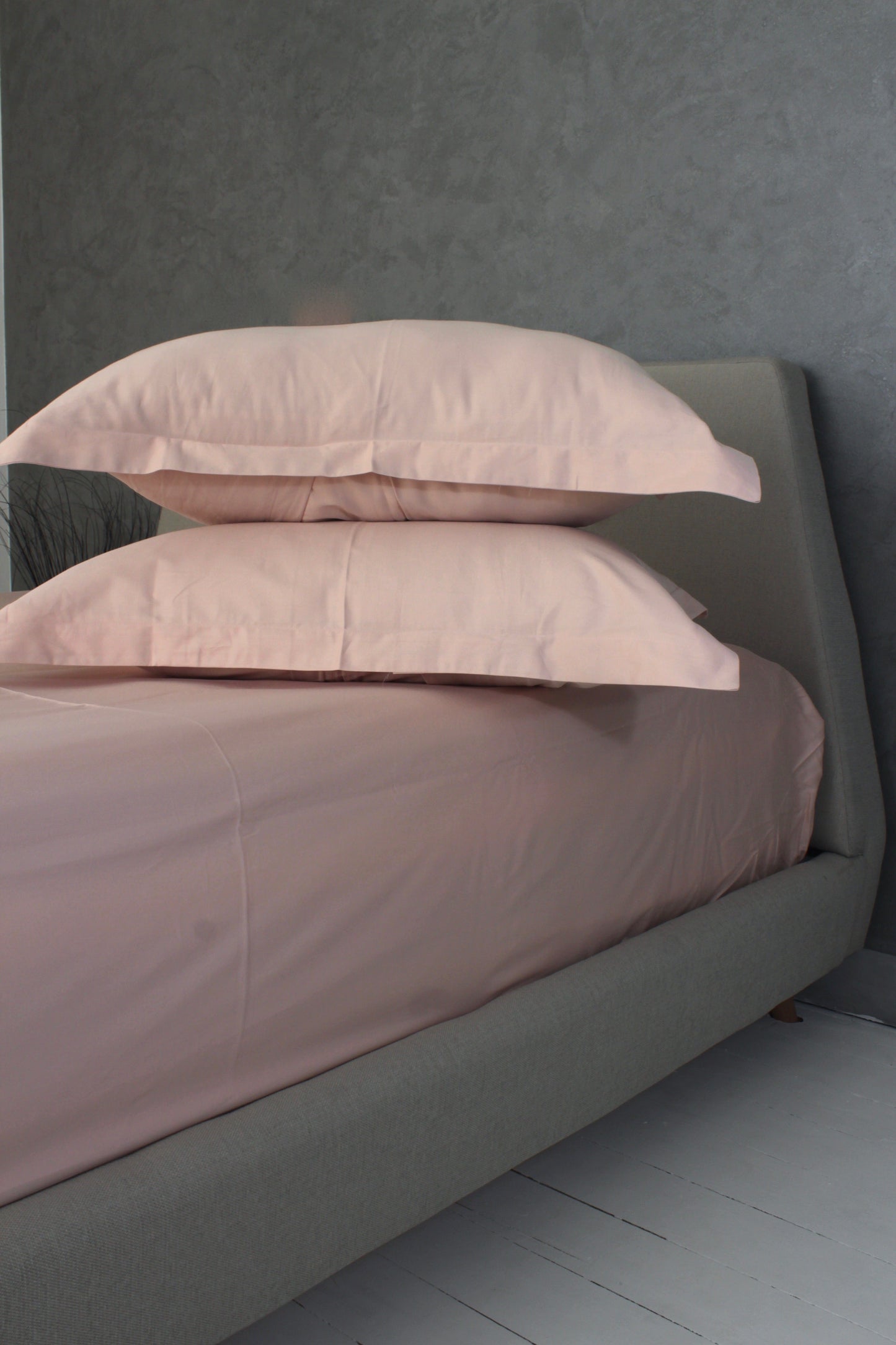 Cotton Sateen Minimalist Fitted Sheet Set Pale Rose